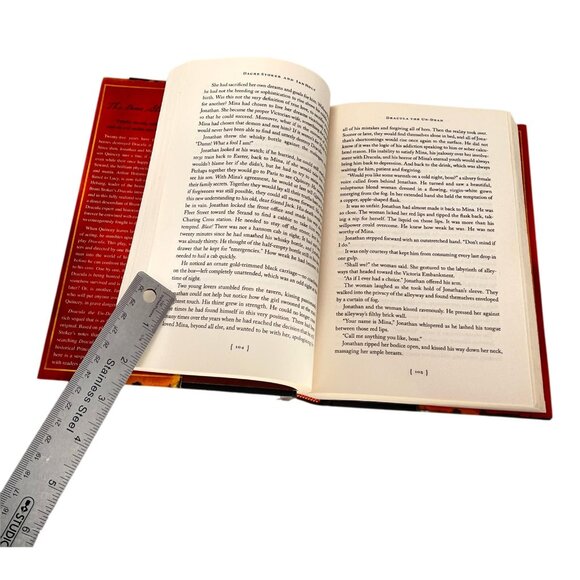 Dracula The Un-Dead Dacre Stoker HC DJ Book Sequel First Ed First Print 2009 - Picture 7 of 9